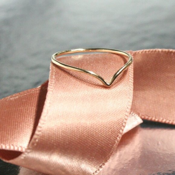 14K Gold Filled Chevron Ring, Minimalist Stacking Ring NEW - Picture 2 of 3